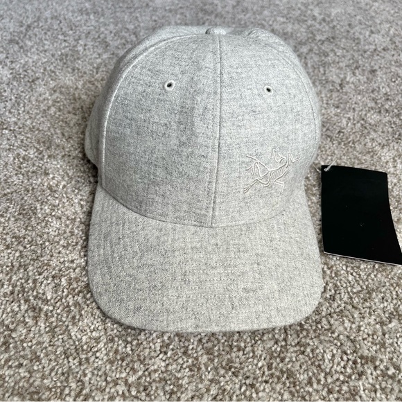 Arc'teryx Unisex Wool Ball Cap Sz S/M In Light Grey Heather NWT - Picture 5 of 12